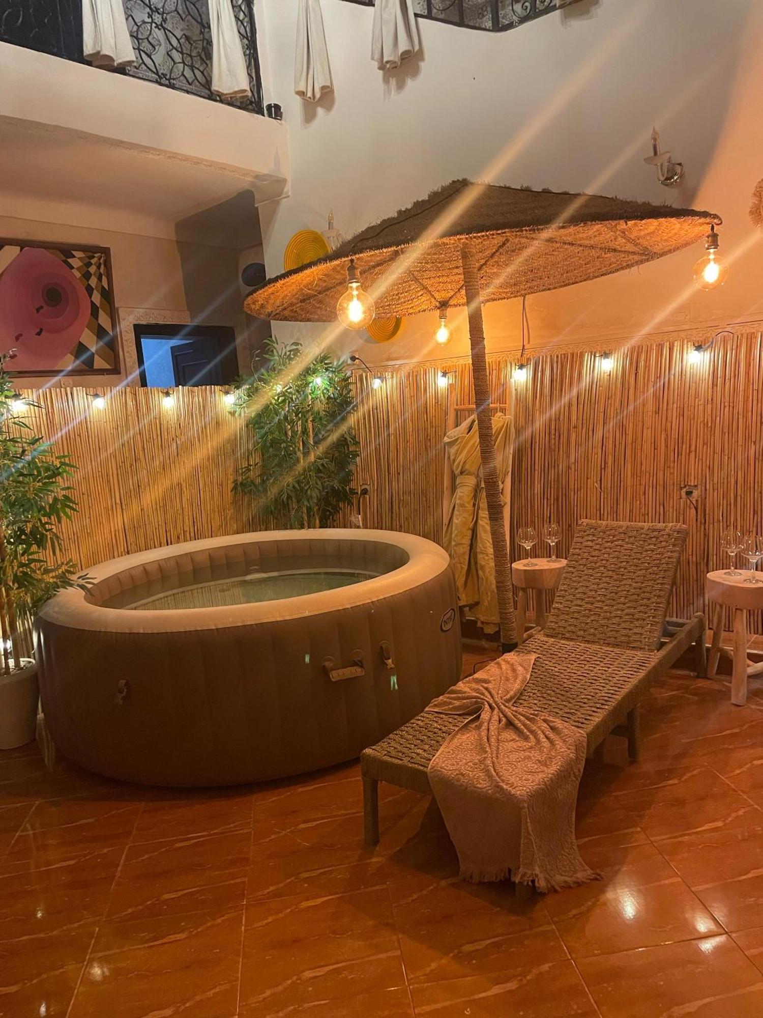 riad msholidays - privatisé jusqu'à 8 personnes - jacuzzi Marrakesh Exterior foto